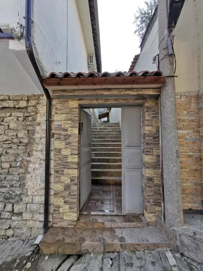 Bed and Breakfast Bujtina Valgent Берат Экстерьер фото